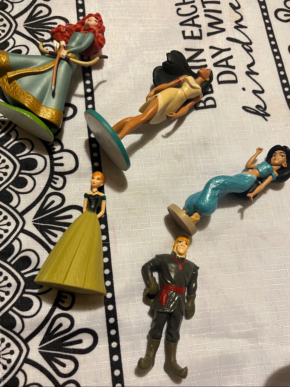 5 Disney figurines